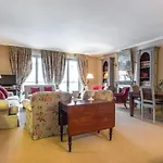 One&Lux - Stylish Apartment near Plaza de España