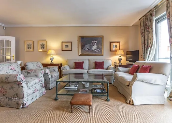 One&Lux - Stylish Apartment near Plaza de España